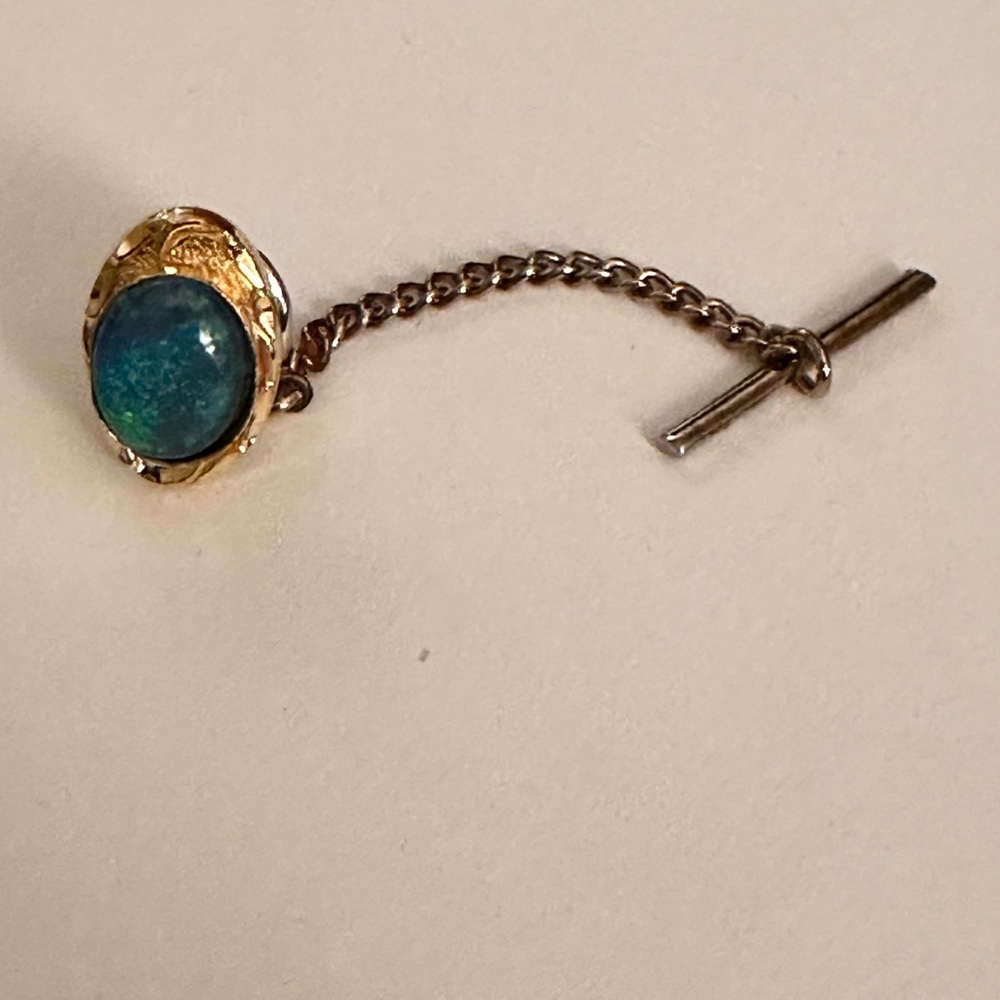 Elegant Green Rhinestone Centered on Gold Tone Tie Tack with Chain